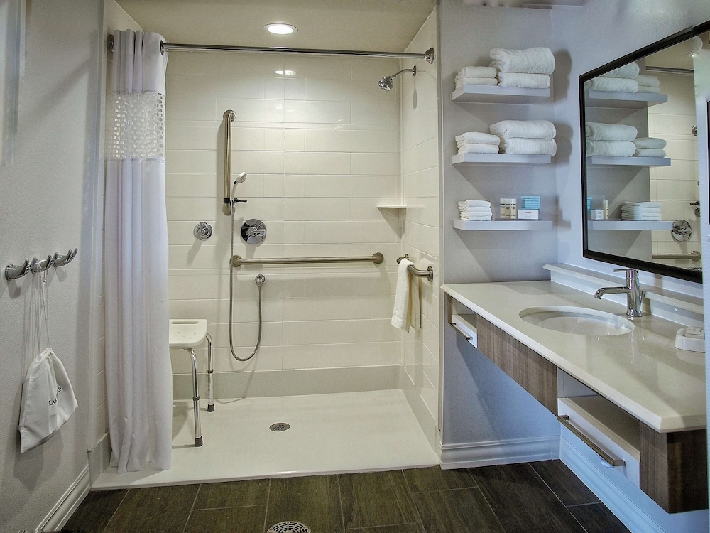 Hampton Inn & Suites Moore - photo 20