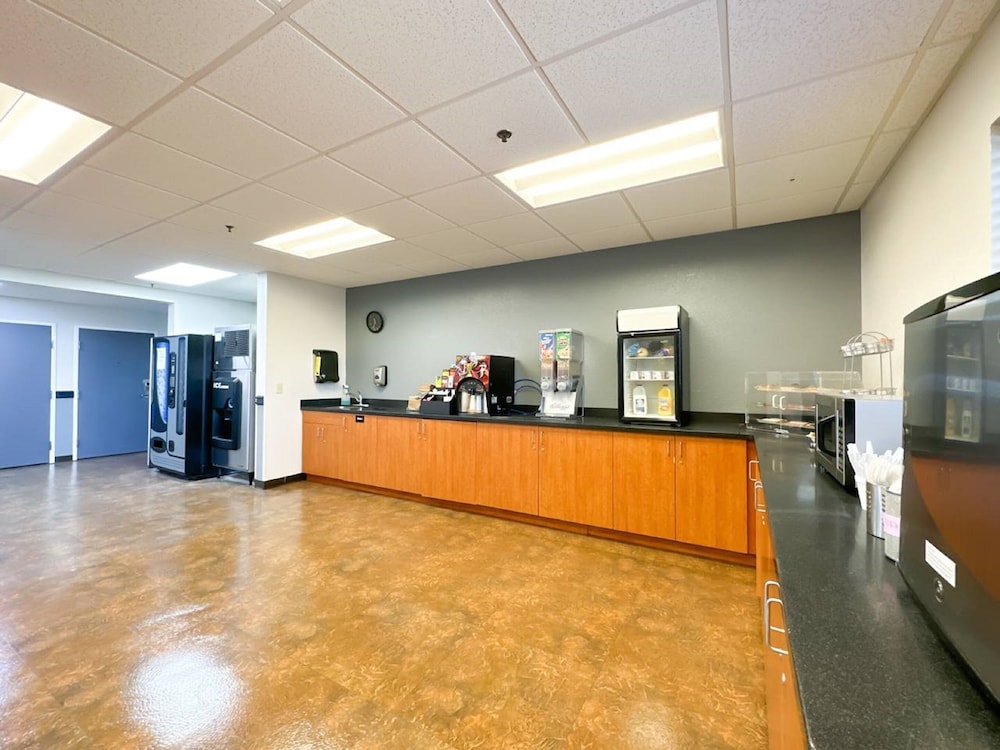 Blaine Town Inn & Suites - photo 28