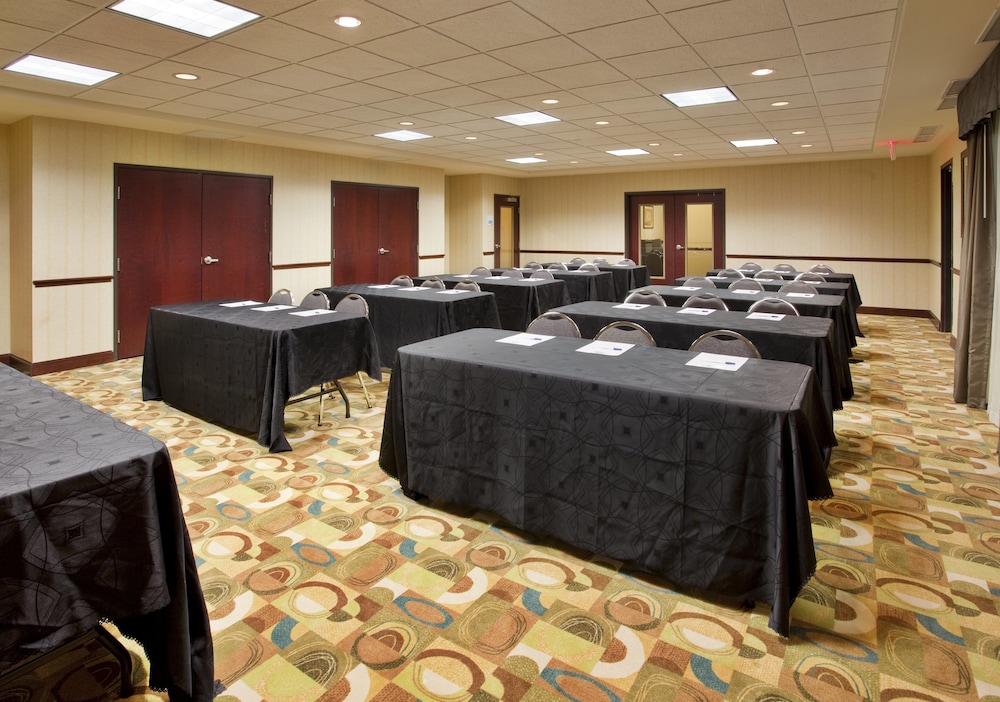 Holiday Inn Express & Suites Guthrie North Edmond by IHG - photo 41