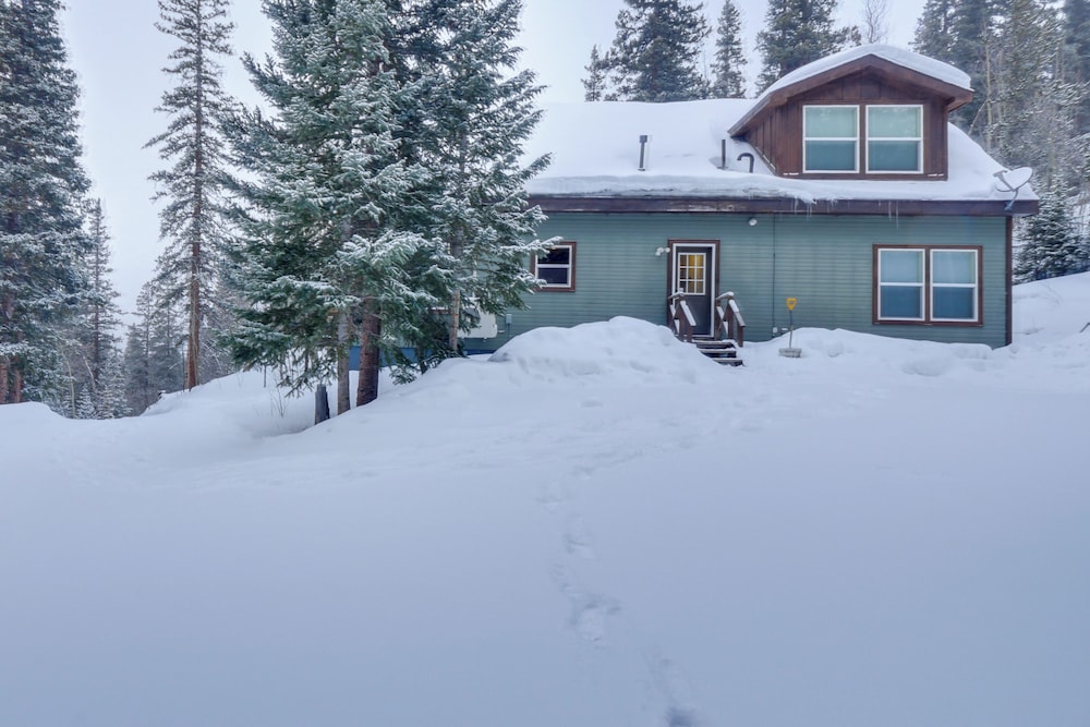 Mountain Cabin 15 Mi to Breckenridge Ski Resort in Alma, United States