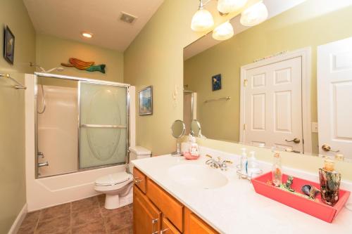 Woodlands Wonder by Oak Island Accommodations - photo 50