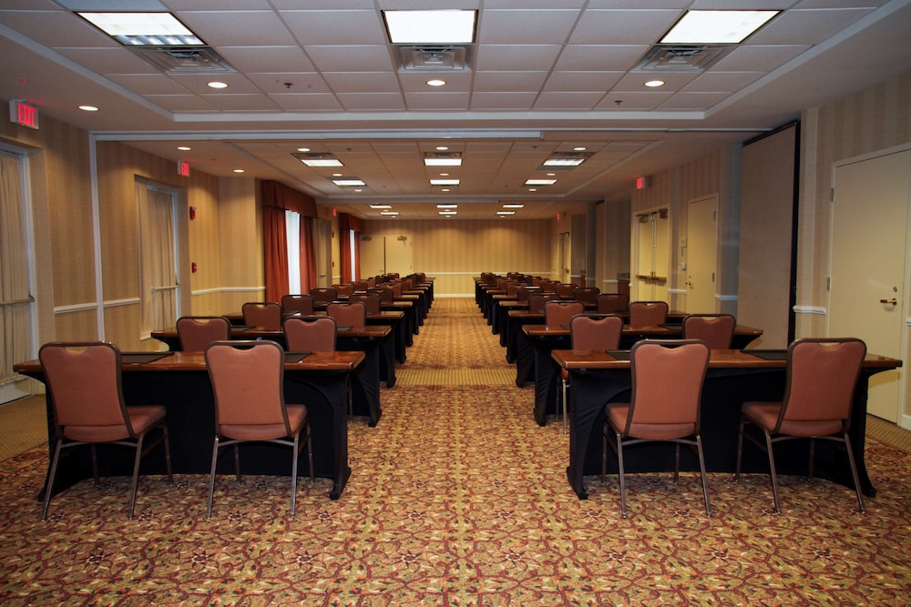 Hilton Garden Inn Chicago Oak Brook - photo 24