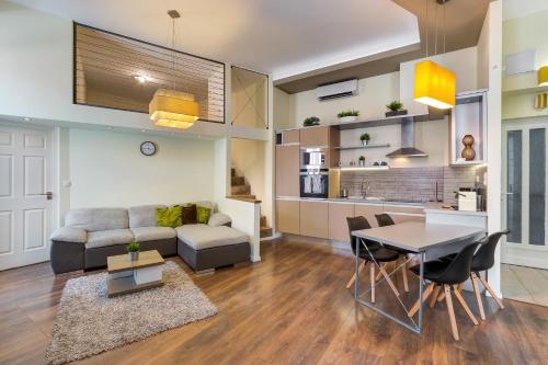 Spacious & stylish apartment in downtown Budapest — 4-Star Luxury Hotel in Budapest, Hungary
