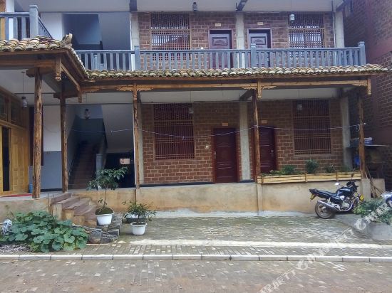 Popular Black Living alone in Jinping, People's Republic of China