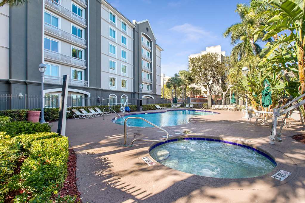 La Quinta Inn & Suites by Wyndham Ft. Lauderdale Airport - photo 8