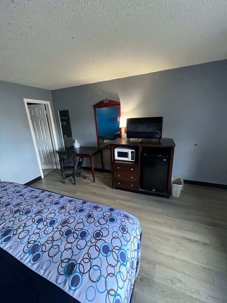 Executive Inn and Suites Jackson - photo 11