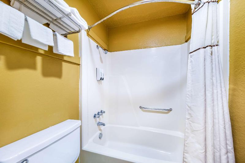 Americas Best Value Inn Bonham - photo 18