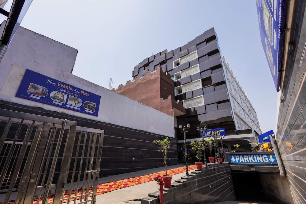 Cygnett Park Di Arch in Lucknow, India