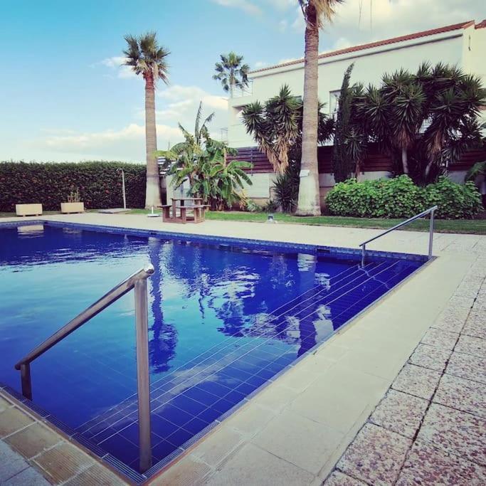 Blue pearl seaside aprtm with pool at Latchi Marina — 4-Star Luxury Hotel in Polis, Cyprus