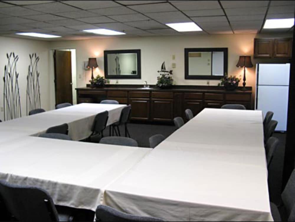 Weathervane Terrace Inn and Suites - photo 28