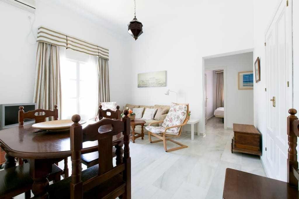 Apartamento Coqueto En la Playa de Regla 4 — 4-Star Luxury Hotel in Chipiona, Spain