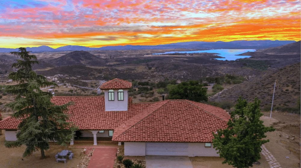 Slice of Heaven by Avantstay Breathtaking Views in Temecula, United States
