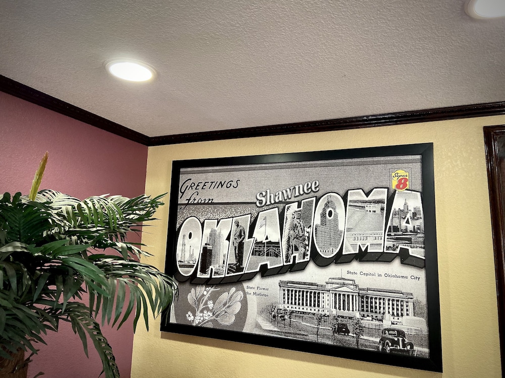 Super 8 by Wyndham Shawnee - photo 3