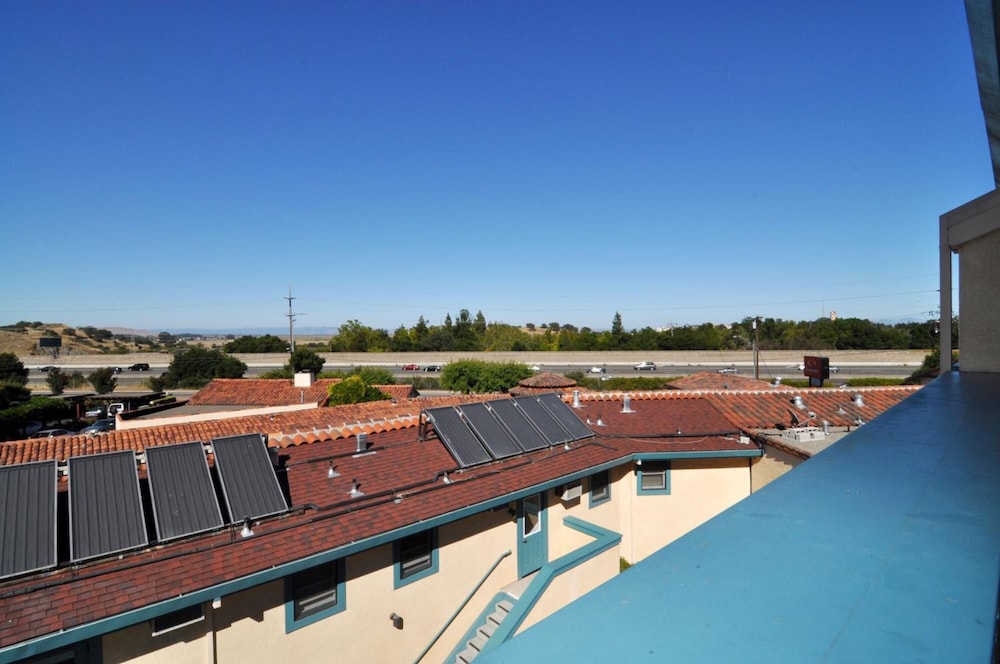 Marinwood Inn & Suites - photo 31