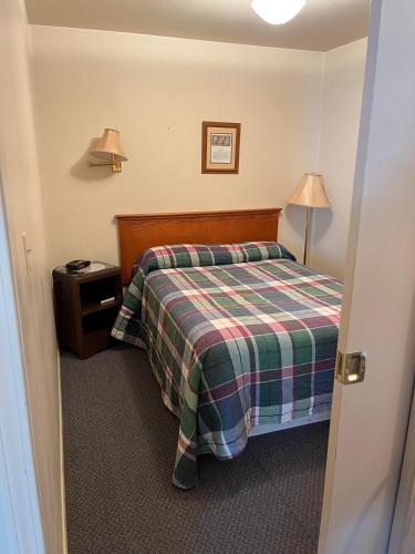 Bluebird Motel - carbon neutral hotel in Claresholm