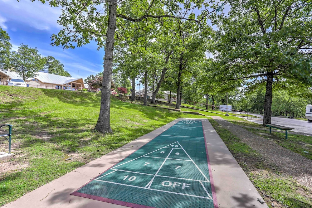5 Mi to Holiday Shows Resort Condo in Branson - photo 20