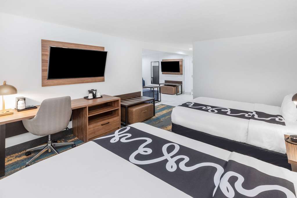 La Quinta Inn & Suites by Wyndham Pharr RGV Medical Center - photo 39