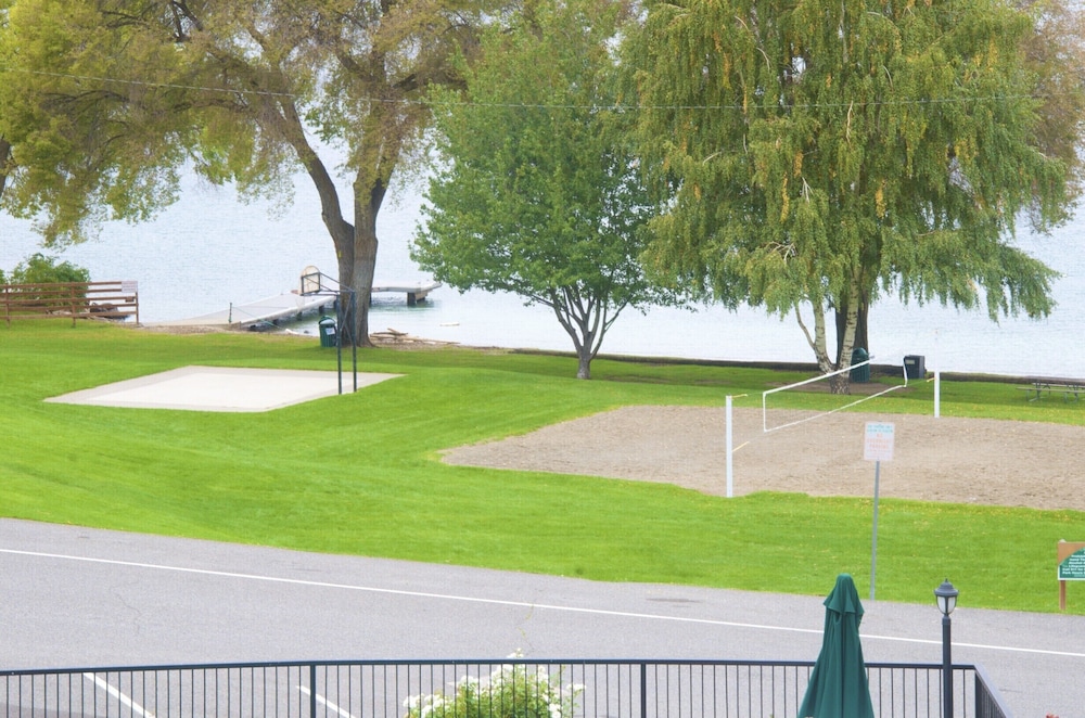 Lakeside Lodge And Suites - photo 71