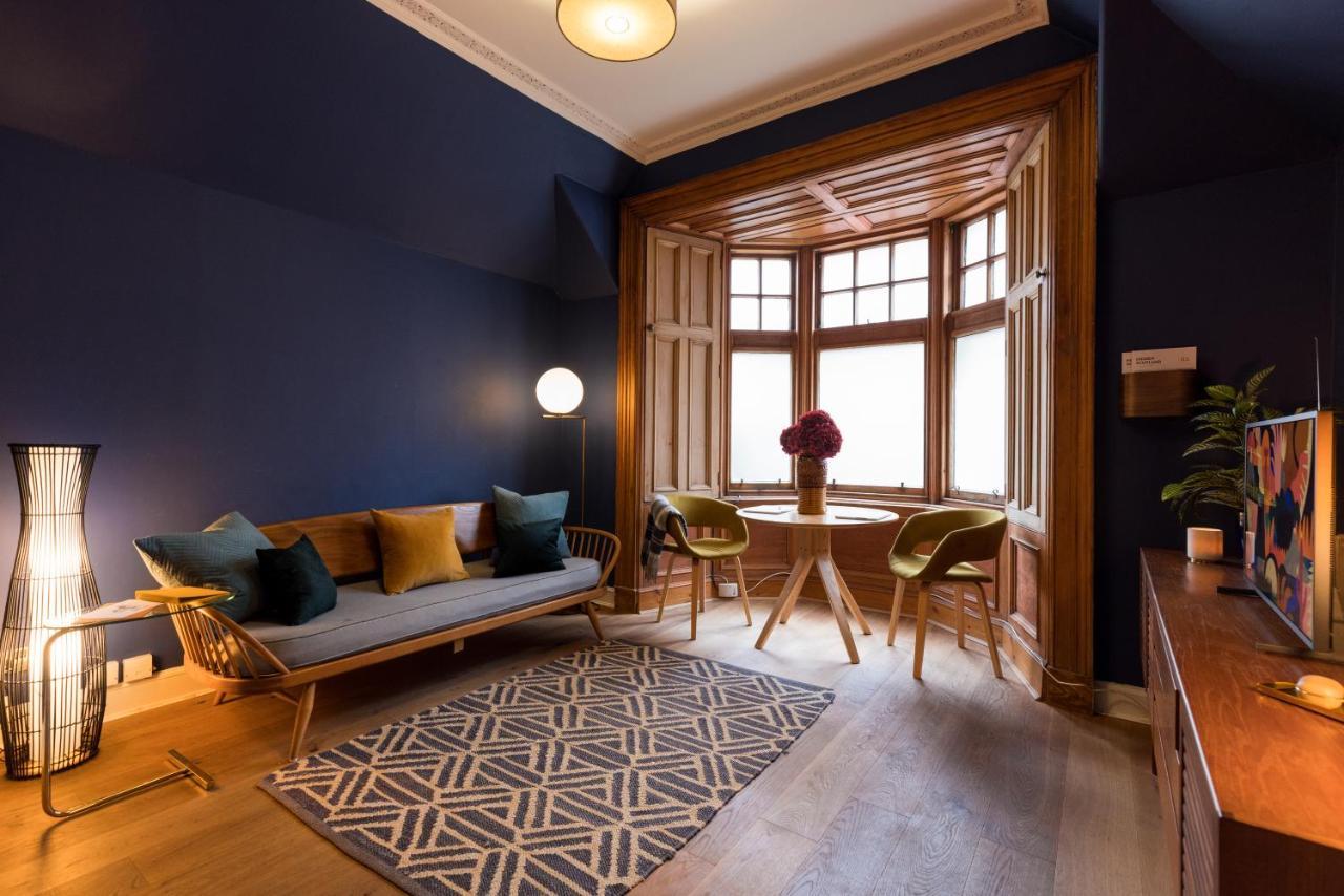 JOIVY Contemporary Cottage with Free Parking — 4-Star Luxury Hotel in Edinburgh, United Kingdom