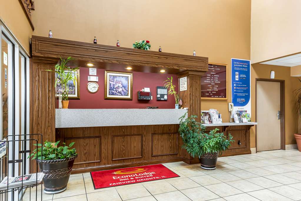Econo Lodge Inn & Suites Fairview Heights St. Louis - photo 4