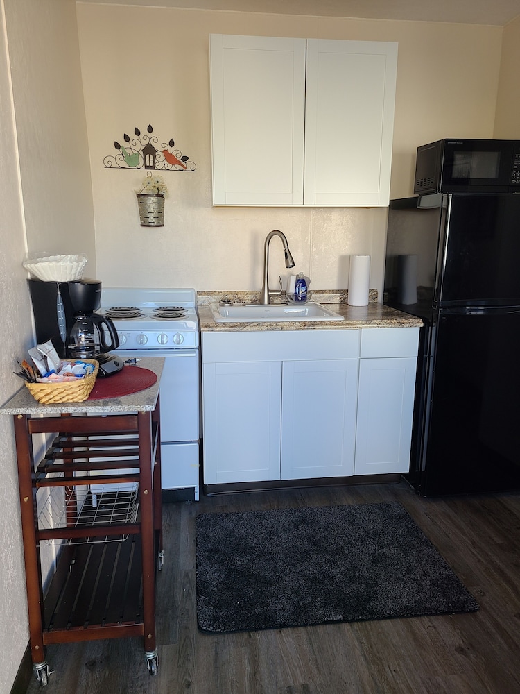 Lamplighter Cabins & Suites - photo 53