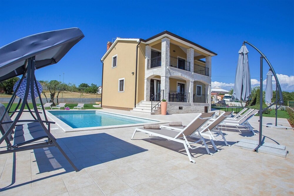 Villa Vanesa with Private Pool nearby Porec — 4-Star Luxury Hotel in Porec, Croatia