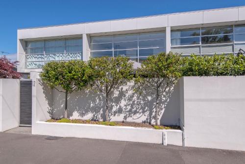 Holly Road Executive Townhouse — 4-Star Luxury Hotel in Christchurch, New Zealand