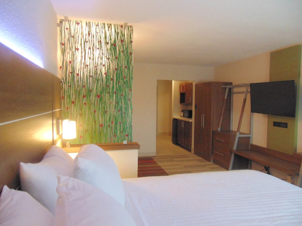 Holiday Inn Express & Suites Wapakoneta by IHG - photo 23