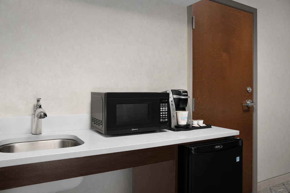 Holiday Inn Express Alexandria Fort Belvoir - photo 16