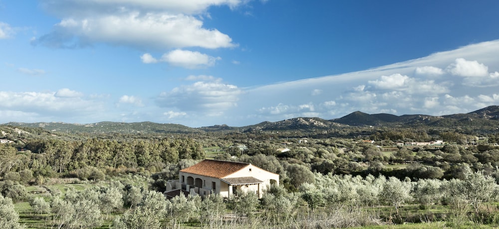 Cascioni Eco Retreat — 5-Star Luxury Hotel in Arzachena, Italy