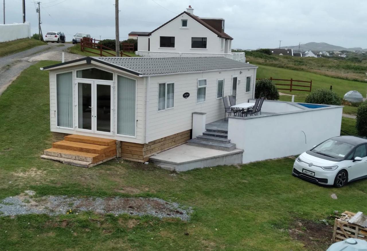 Cascade Lodge & Hot Tub F94 H0FR — 4-Star Luxury Hotel in Donegal, Republic of Ireland