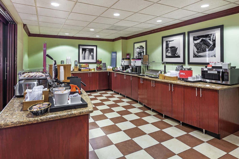 Hampton Inn & Suites Tulsa North Owasso - photo 48
