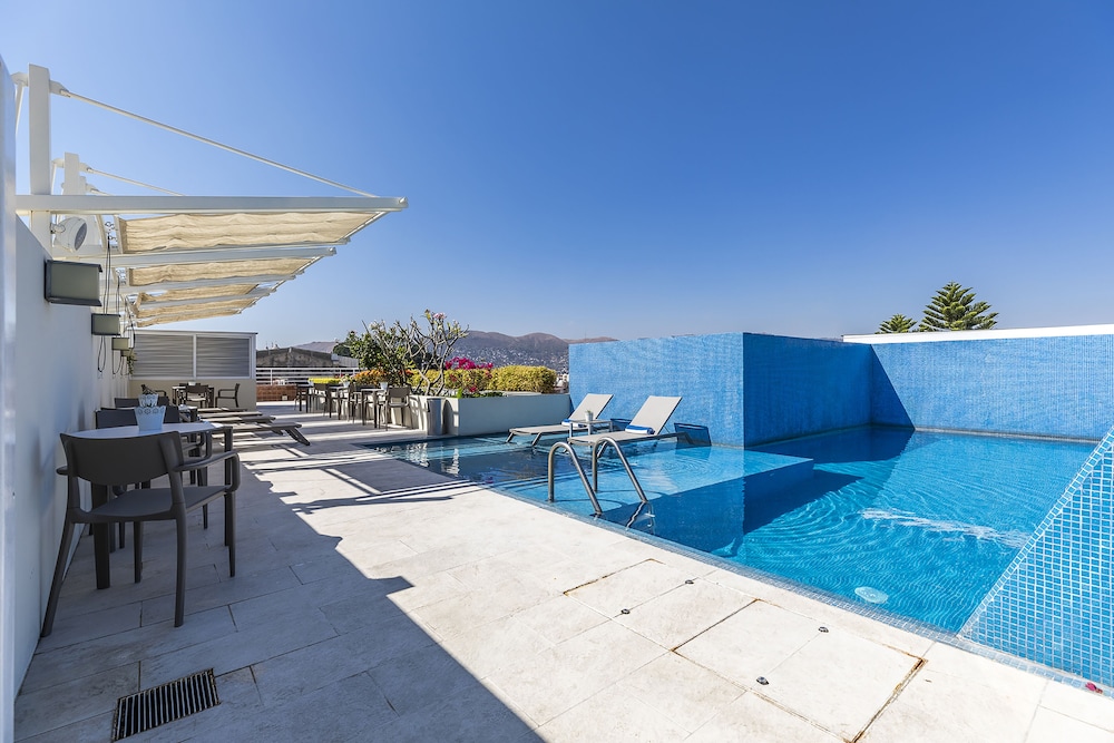 Rooftop pool