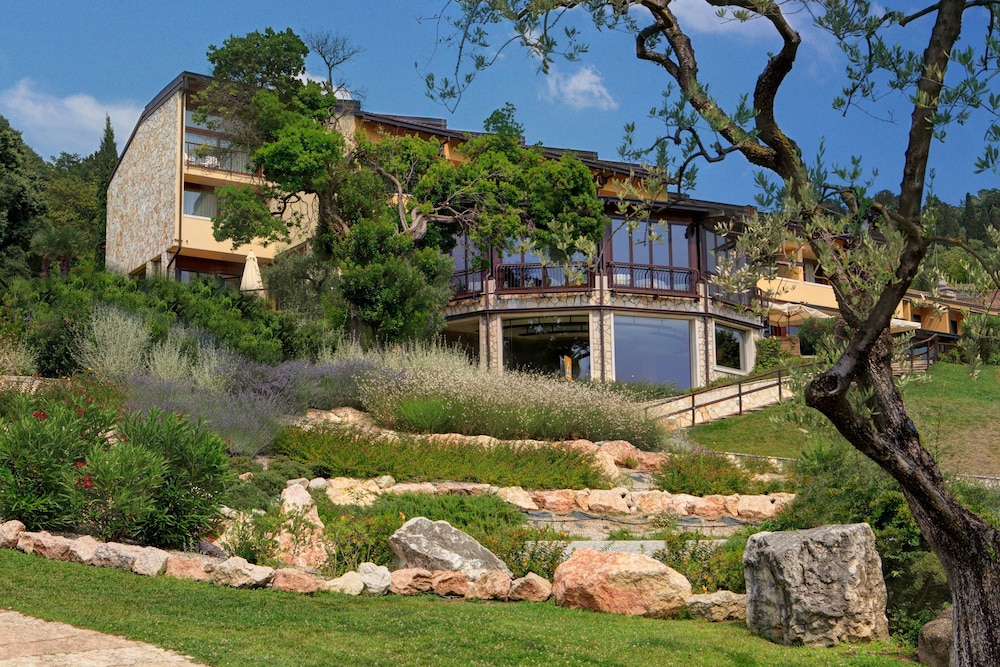 Poiano Garda Resort Hotel — 4-Star Luxury Hotel in Garda, Italy