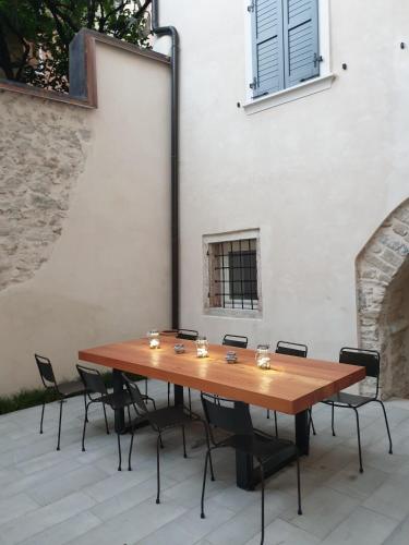 Casa Kaki Eco friendly Apartments with Parking & Private Courtyard — 4-Star Luxury Hotel in Malcesine, Italy