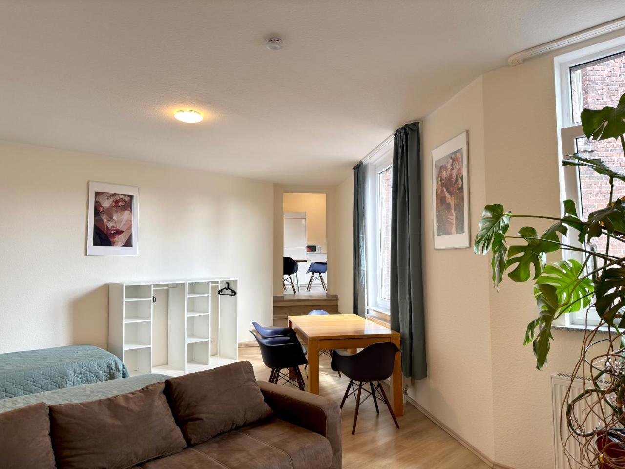 4 Rooms free Parking 25 min to Düsseldorf 100 Mbps WLAN — 4-Star Luxury Hotel in Duisburg, Germany