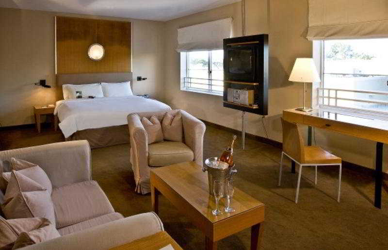Roami at Hotel Astor - photo 14