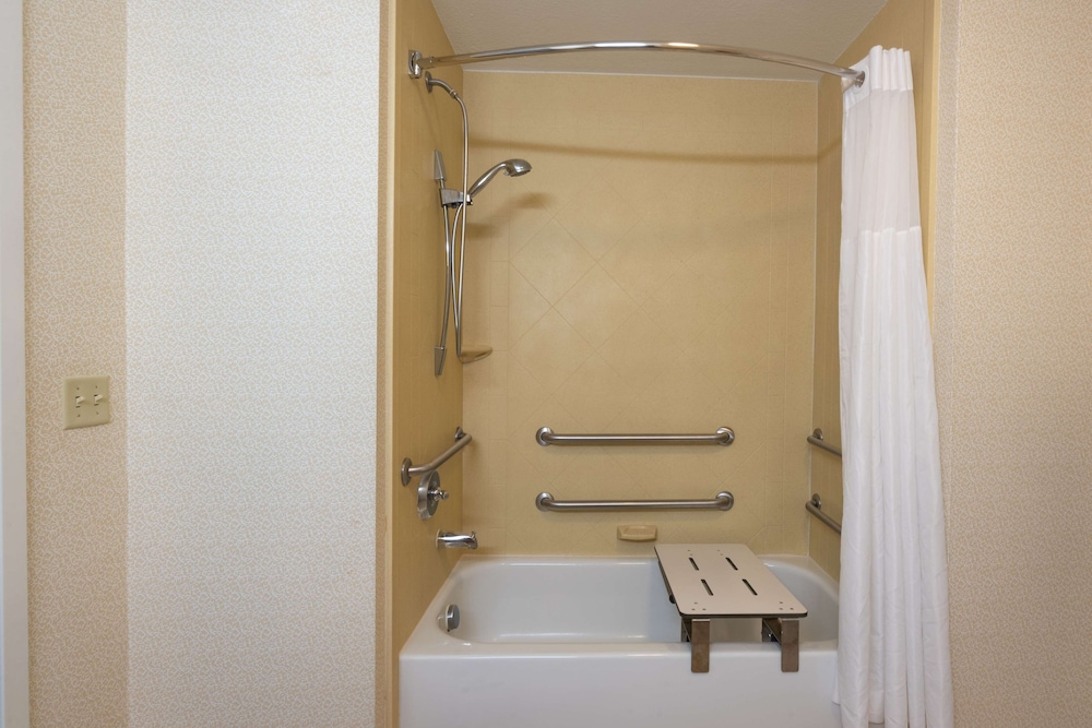 Hampton Inn London North - photo 22