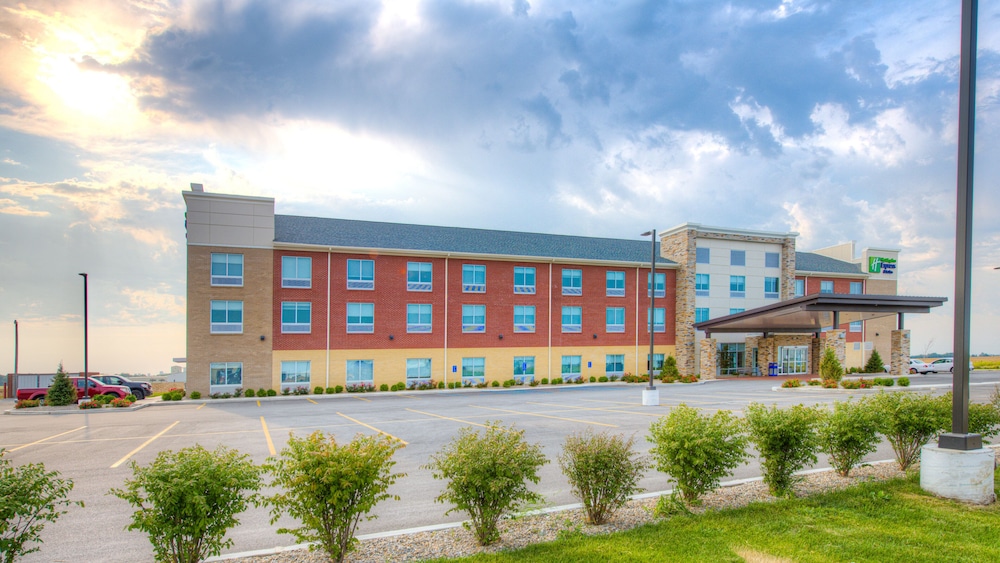 Holiday Inn Express & Suites Remington by IHG - photo 20