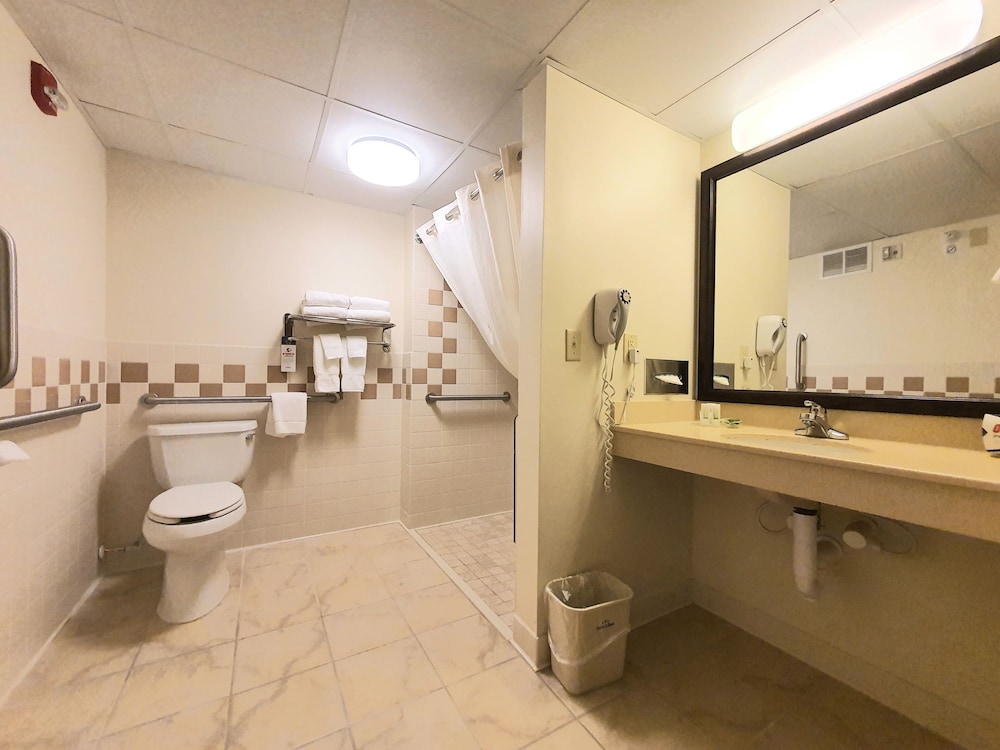 AmeriVu Inn & Suites Waconia - photo 56