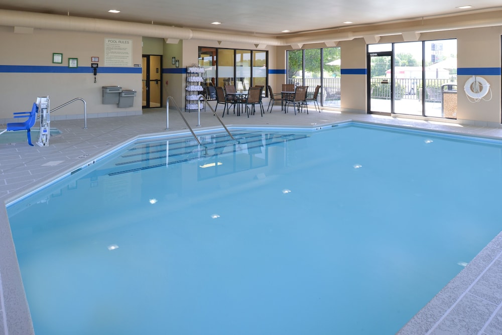 Hampton Inn Carbondale - photo 26