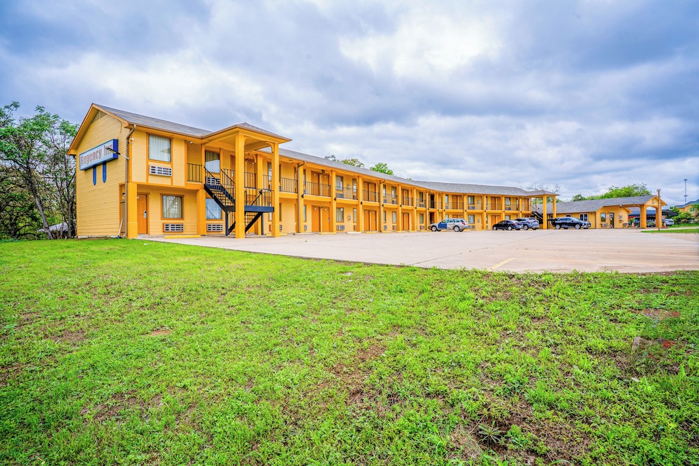 Regency Inn By OYO Rockdale TX - photo 42