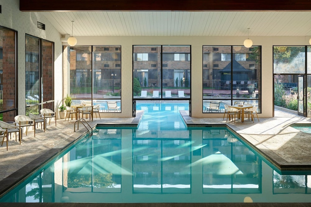 Sheraton Grand Rapids Airport Hotel - photo 23