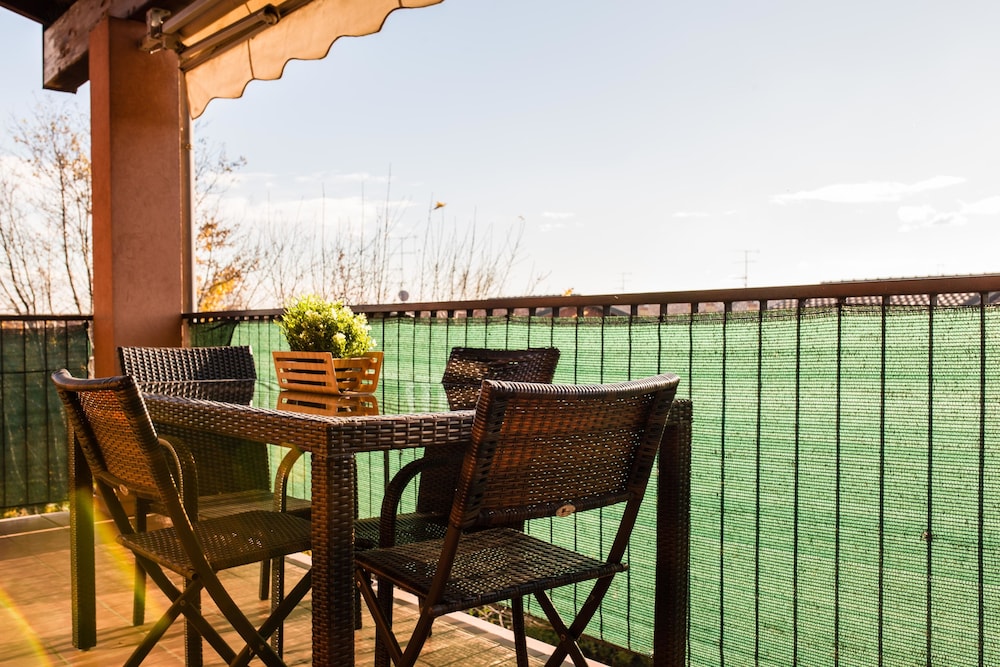 Bright Apartments Desenzano Cascinale Pool 1 — 4-Star Luxury Hotel in Desenzano Del Garda, Italy