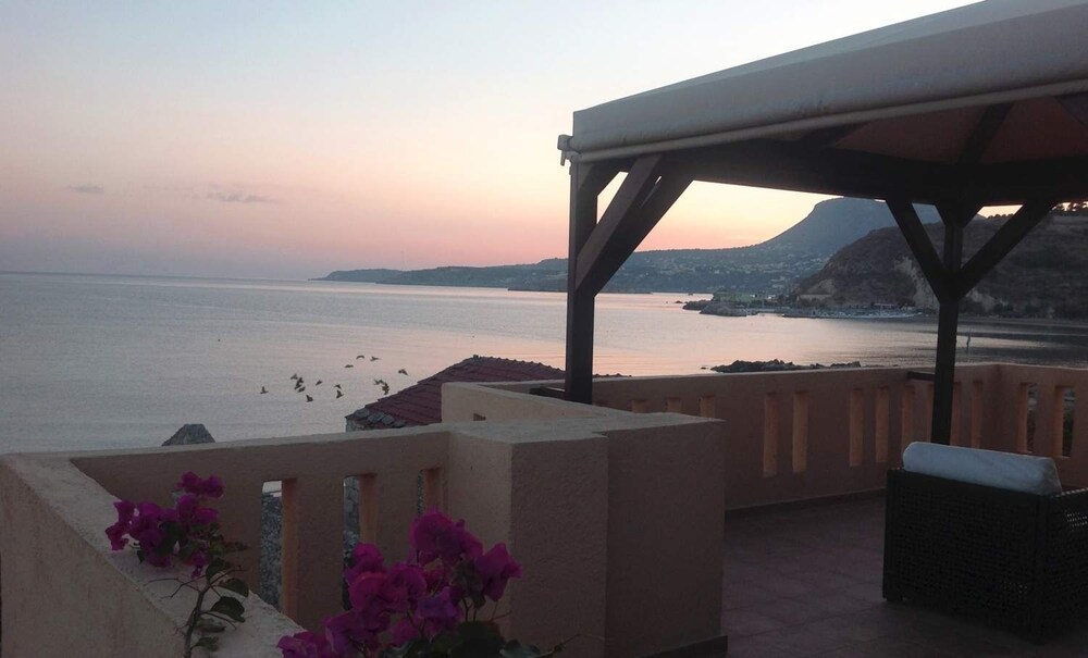 Asterias Studios Apartments — 4-Star Luxury Hotel in Kalyves, Greece