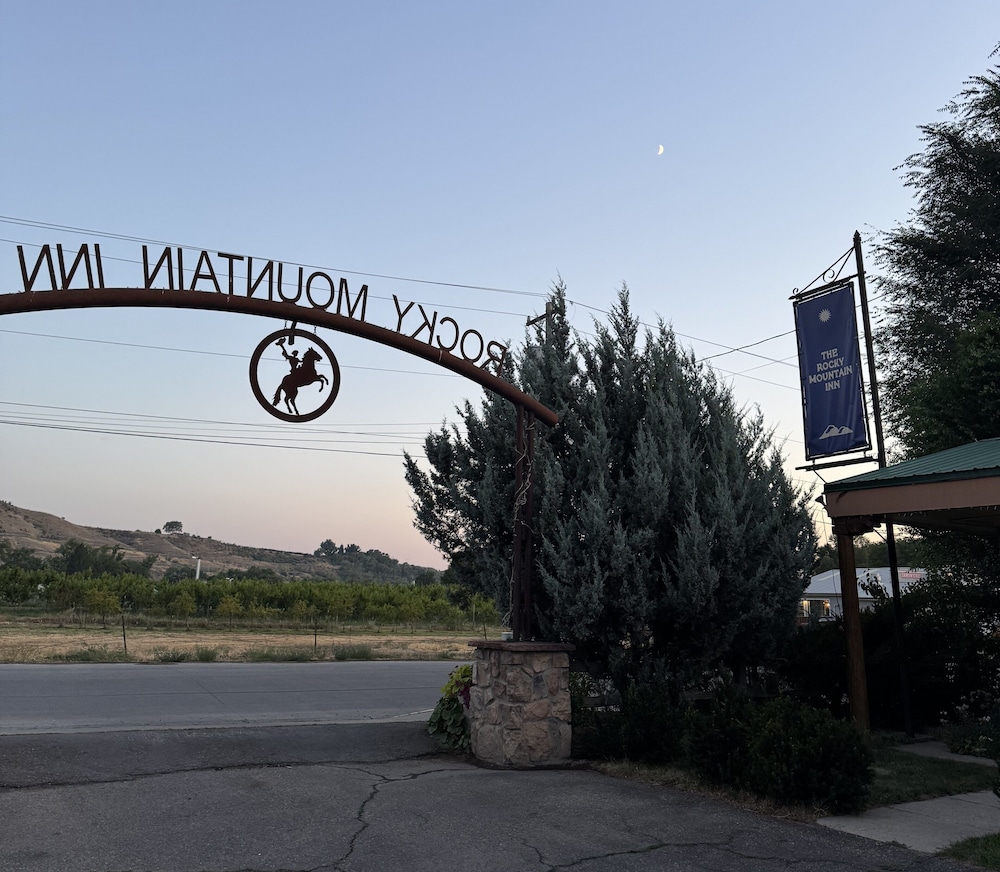 Rocky Mountain Inn - photo 39