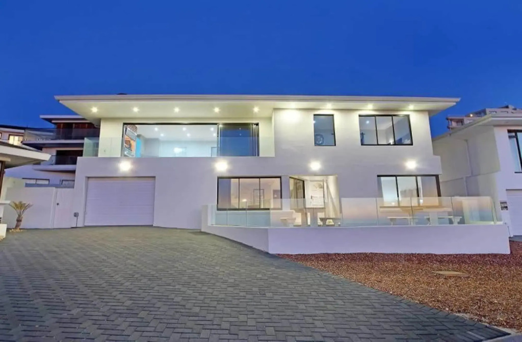 LaBeach House