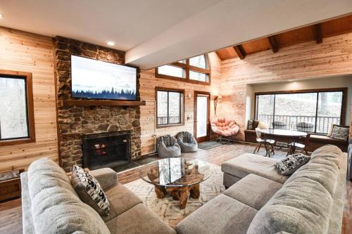 Free Resort Passes Hot Tub Sauna Views Fast Wi Fi Pet Friendly — hotel in Basye