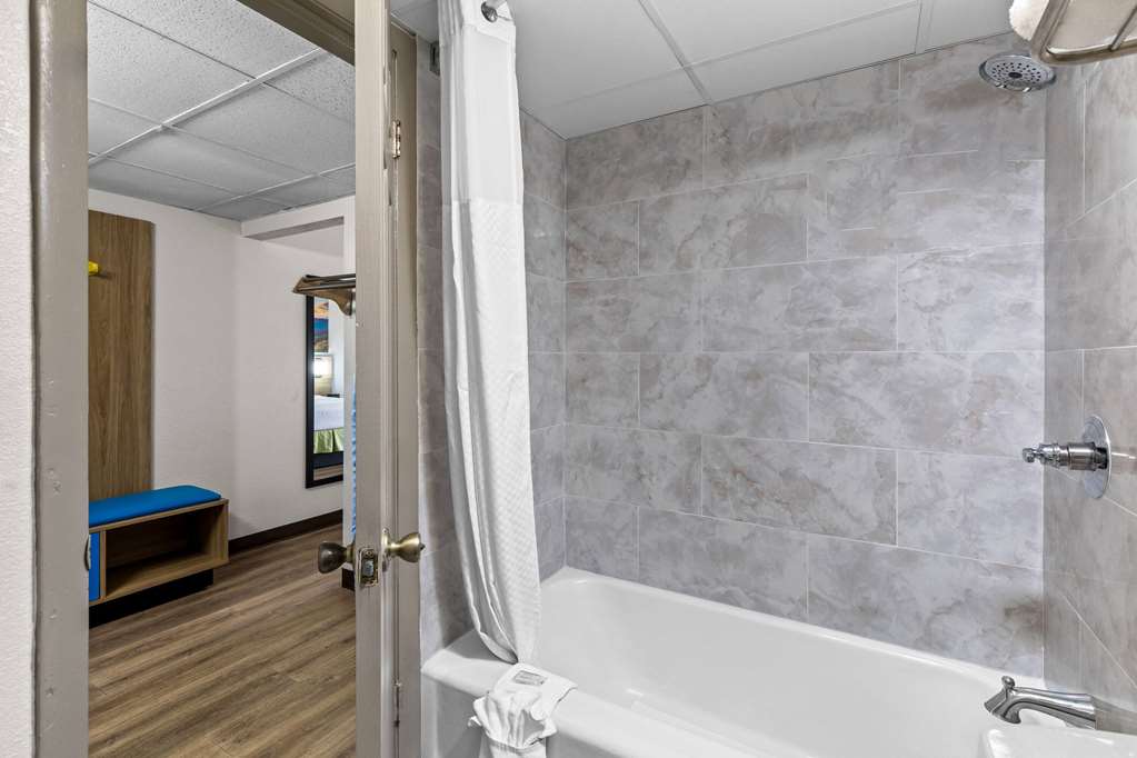 Days Inn by Wyndham Clayton - photo 35