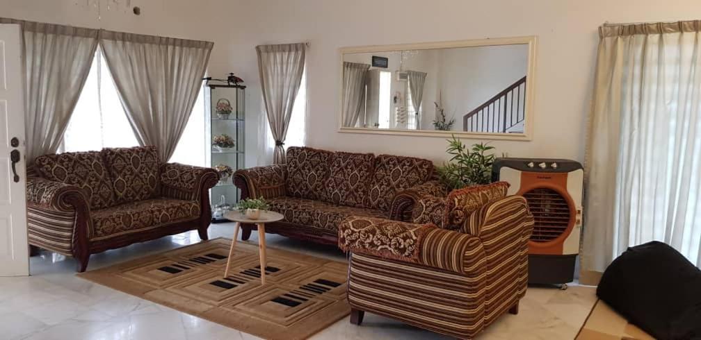 Tun Perak Homestay — 4-Star Luxury Hotel in Rawang, Malaysia